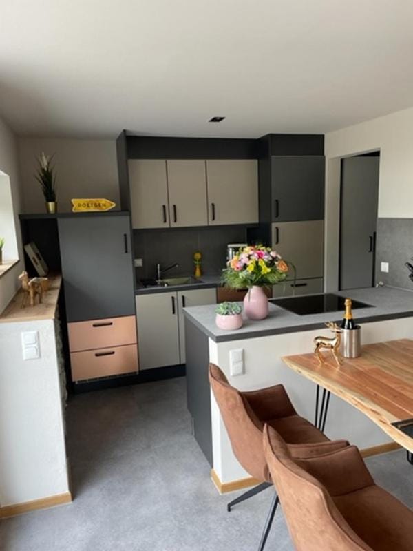 Kitchen or kitchenette, Dining area, stove