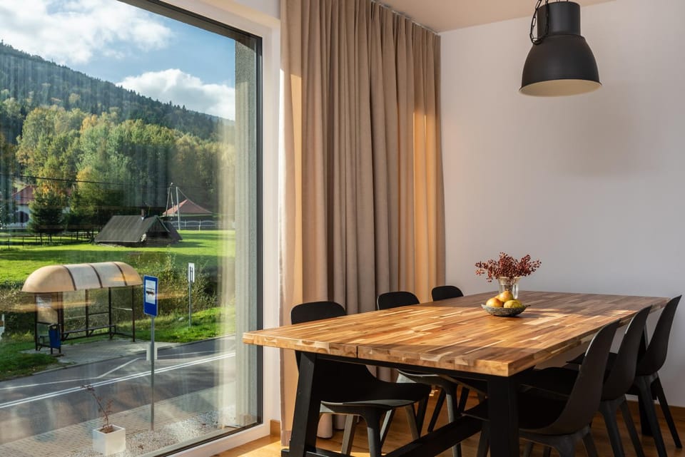 Dining area, Mountain view