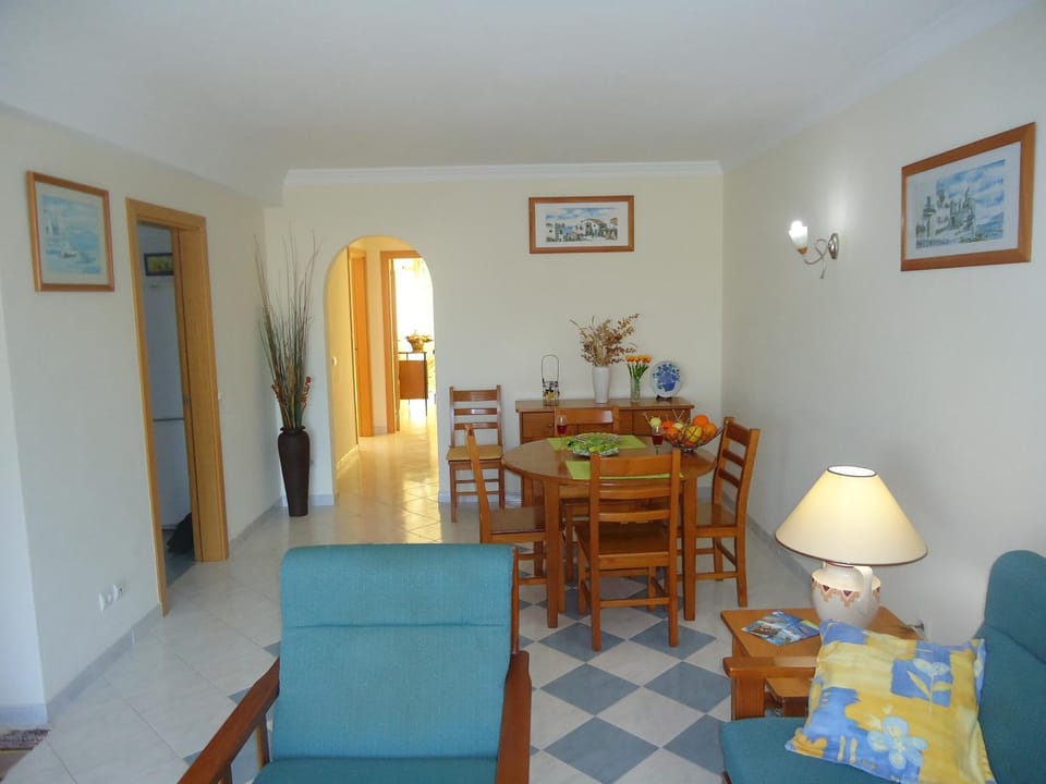 Living room, Photo of the whole room
