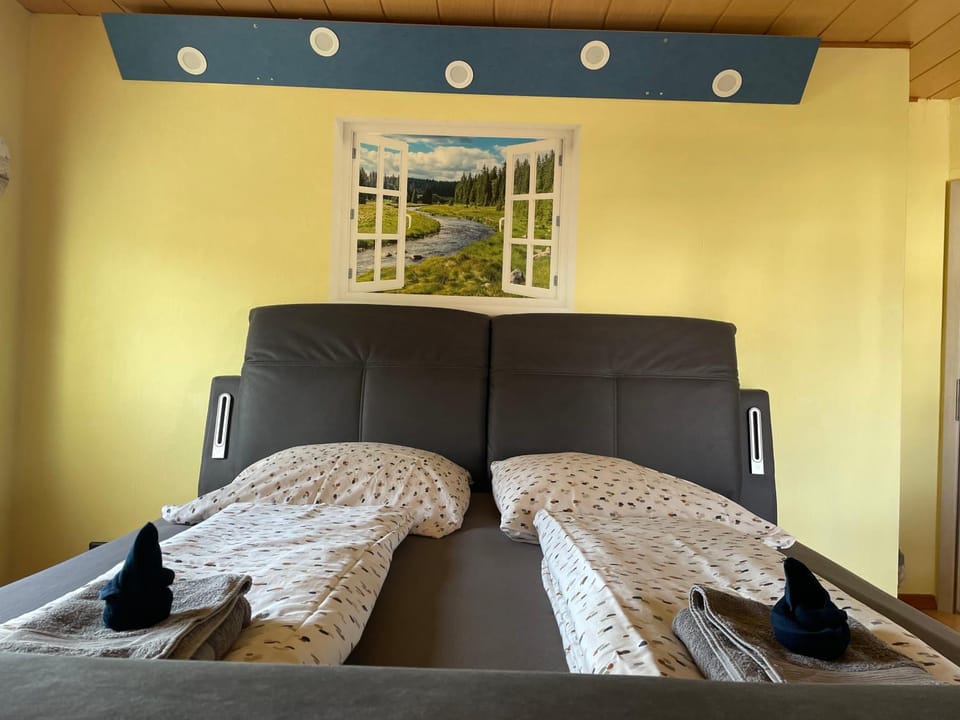 Bed, Photo of the whole room, Bedroom