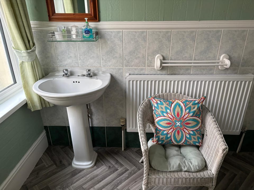 Weybourne Guest House Bed and Breakfast in Tenby
