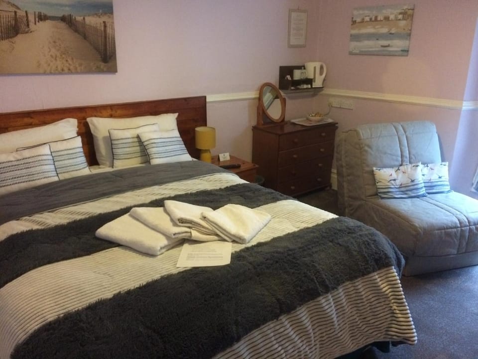 Weybourne Guest House Bed and Breakfast in Tenby