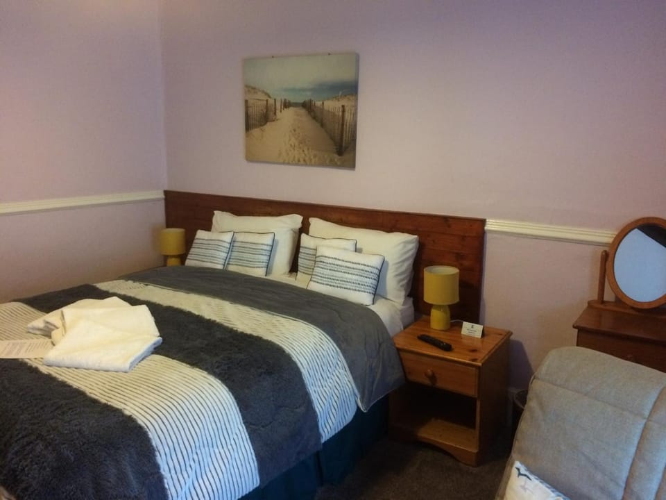Weybourne Guest House Bed and Breakfast in Tenby