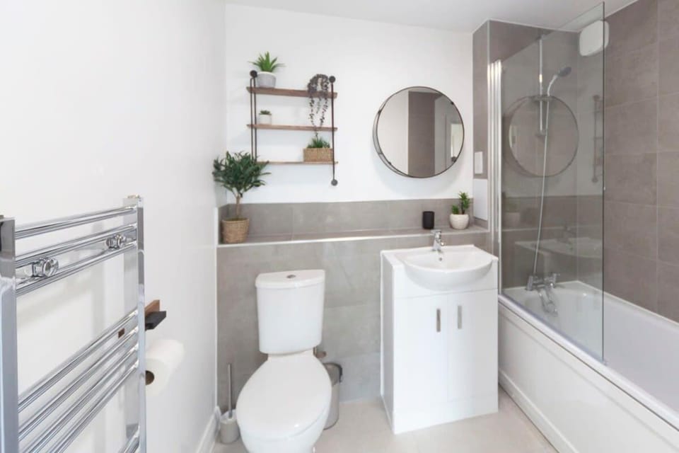 Contemporary 1 Bedroom Apartment in Ashford Apartment in Ashford