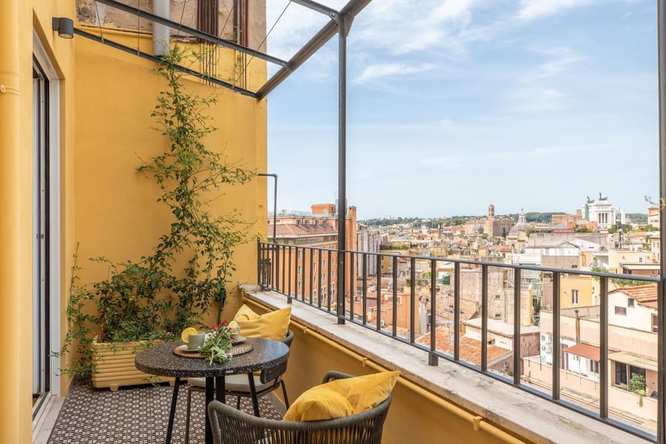 Balcony/Terrace, City view