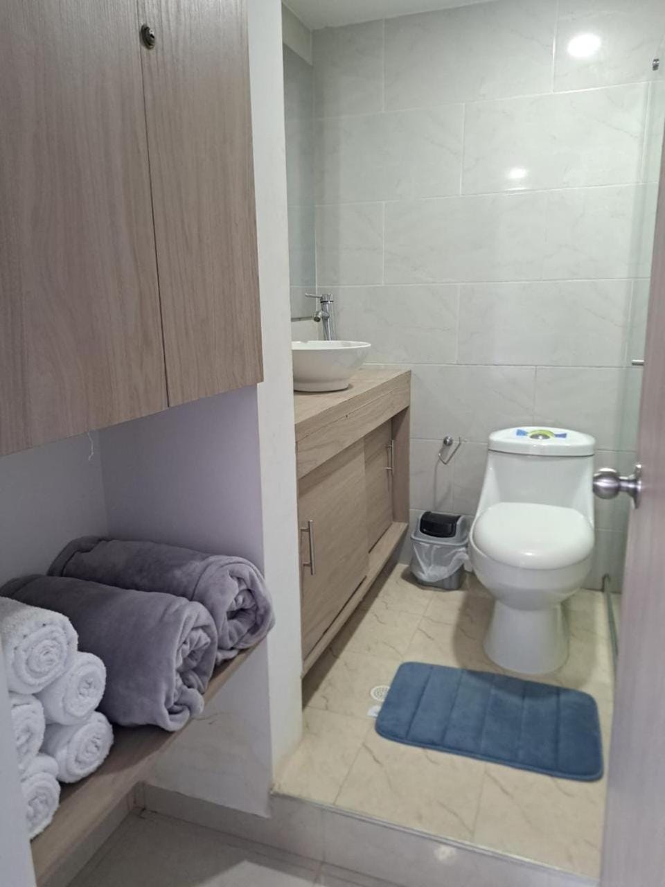Bathroom, towels