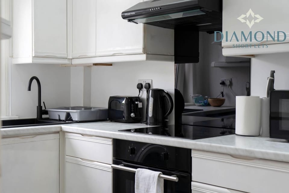 Cosy 2 Bed Apt West End Edinburgh - Easy Public Transport, minutes from Edinburgh Corn Exchange, Supermarket and Café all within walking distance Apartment in Edinburgh