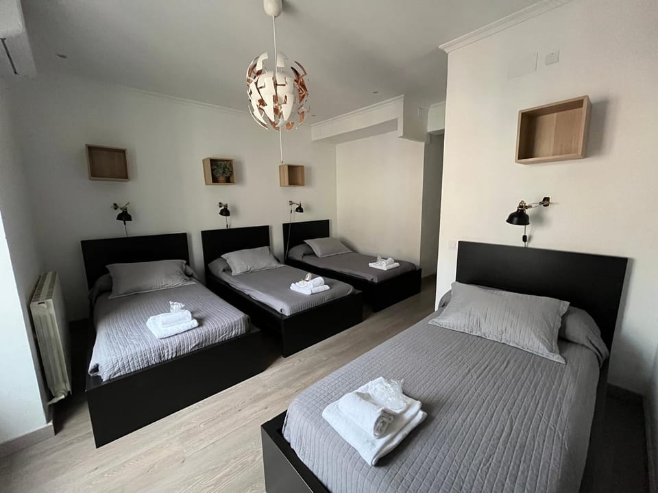 Hostal Inter Plaza Mayor AUTO CHECK IN Bed and Breakfast in Centro