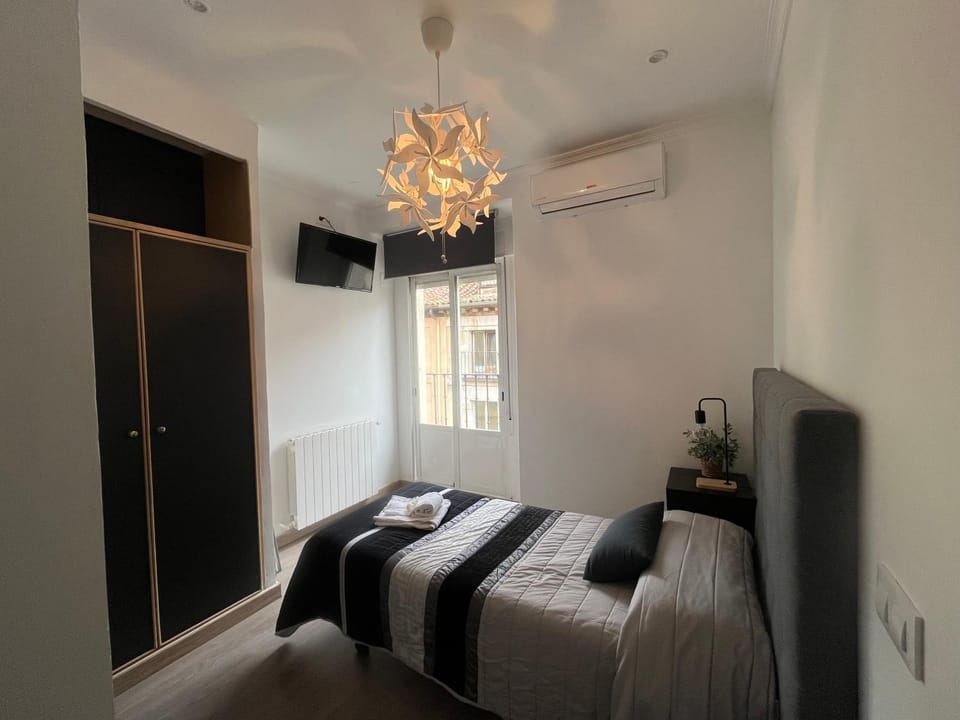 Hostal Inter Plaza Mayor AUTO CHECK IN Bed and Breakfast in Centro