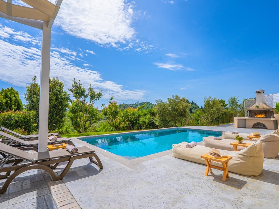 Patio, Day, Natural landscape, Bird's eye view, BBQ facilities, Garden, View (from property/room), Garden view, Landmark view, Mountain view, Pool view, Swimming pool, Family, Quiet street view, sunbed
