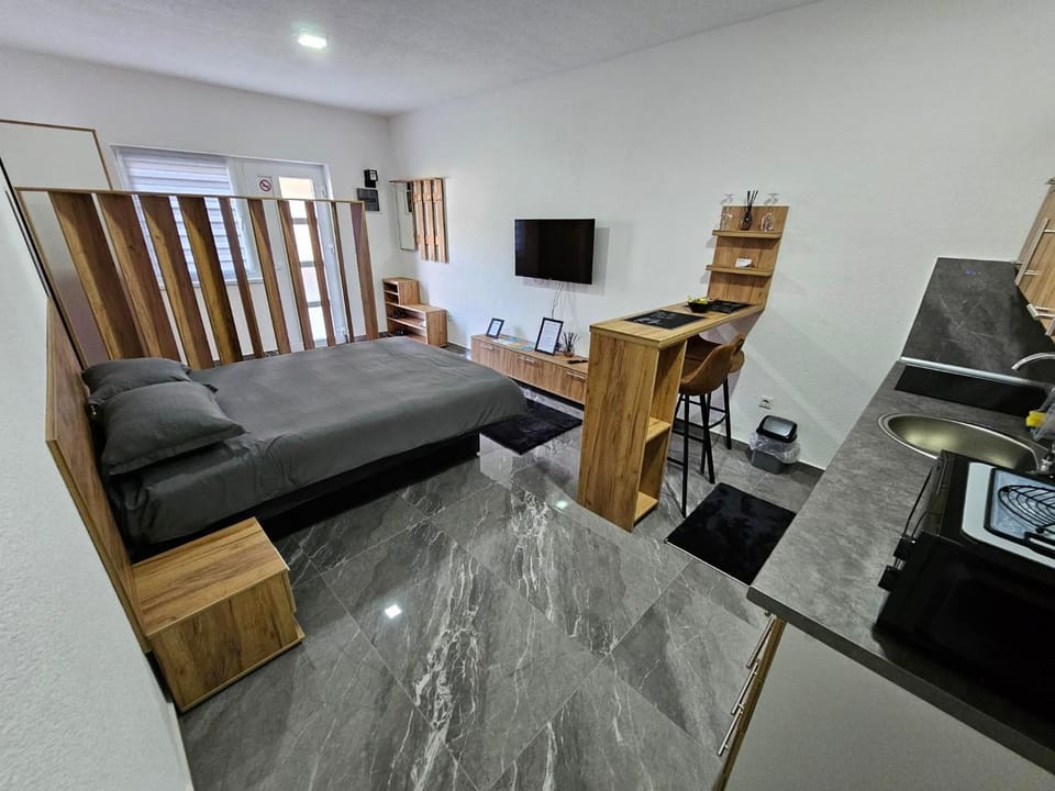 Bed, Photo of the whole room, Seating area