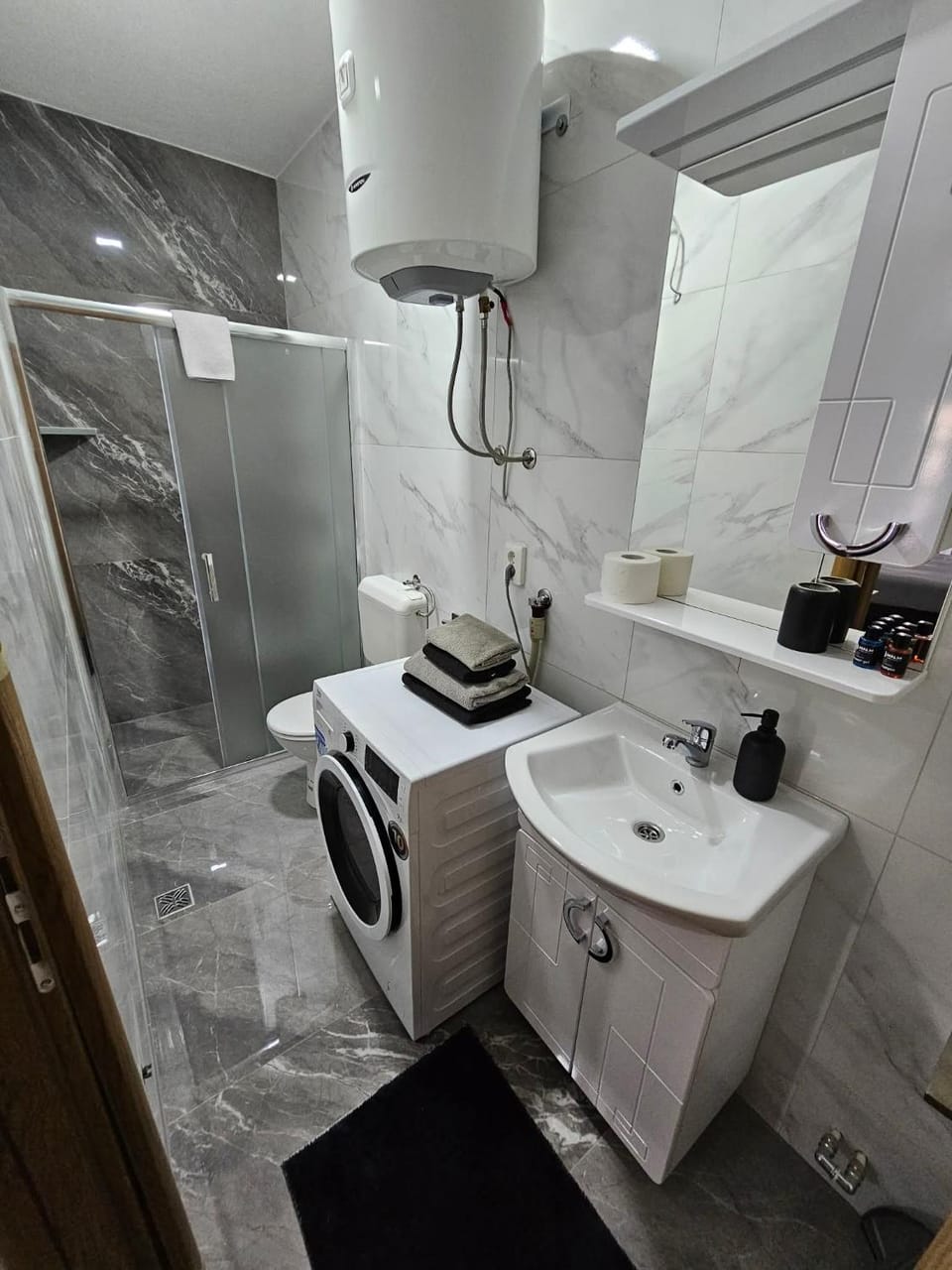 Shower, Bathroom, washing machine, dryer