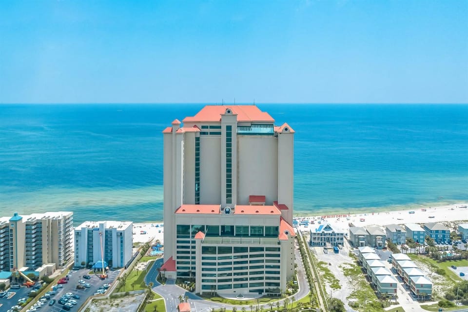 Phoenix West 2207 Upscale Luxury Updated Beachfront Waterslide-Lazy River Apartment in Orange Beach
