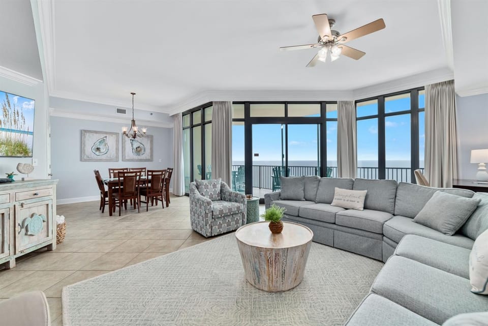 Phoenix West 2207 Upscale Luxury Updated Beachfront Waterslide-Lazy River Apartment in Orange Beach