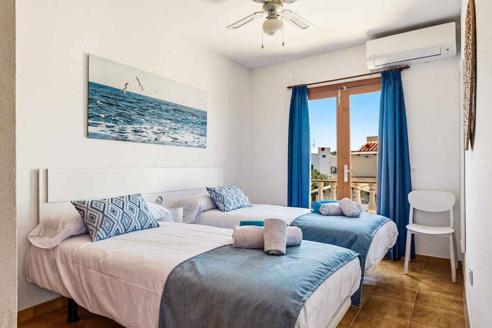 Bed, Photo of the whole room, Bedroom, towels, air conditioner