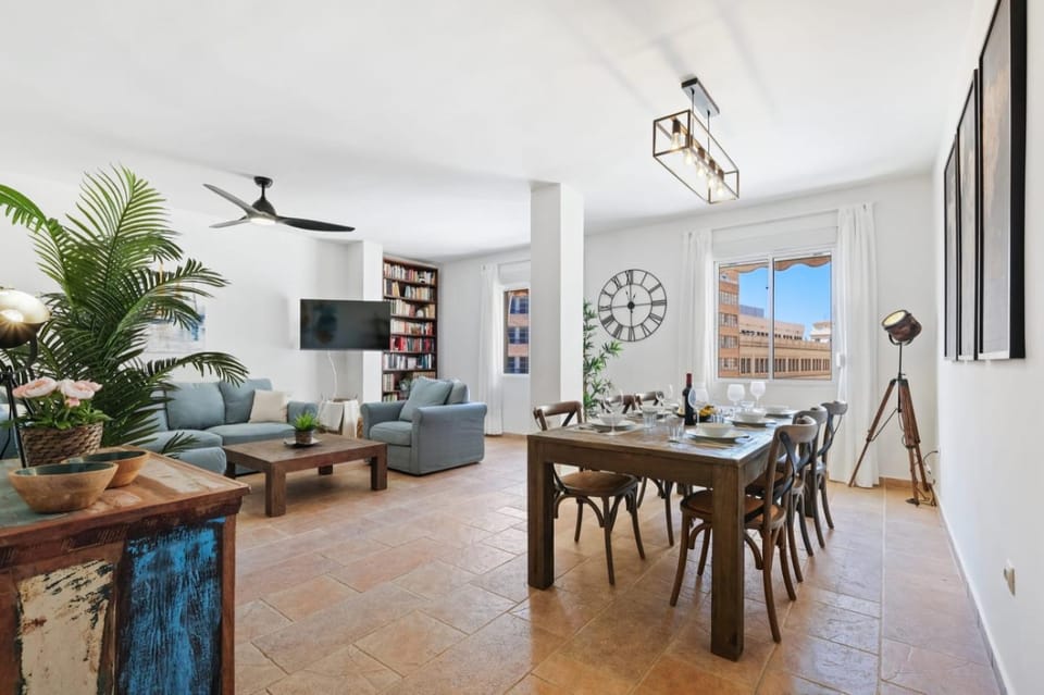 NT Centro Ciudad - Catedral & Parking Apartment in Malaga