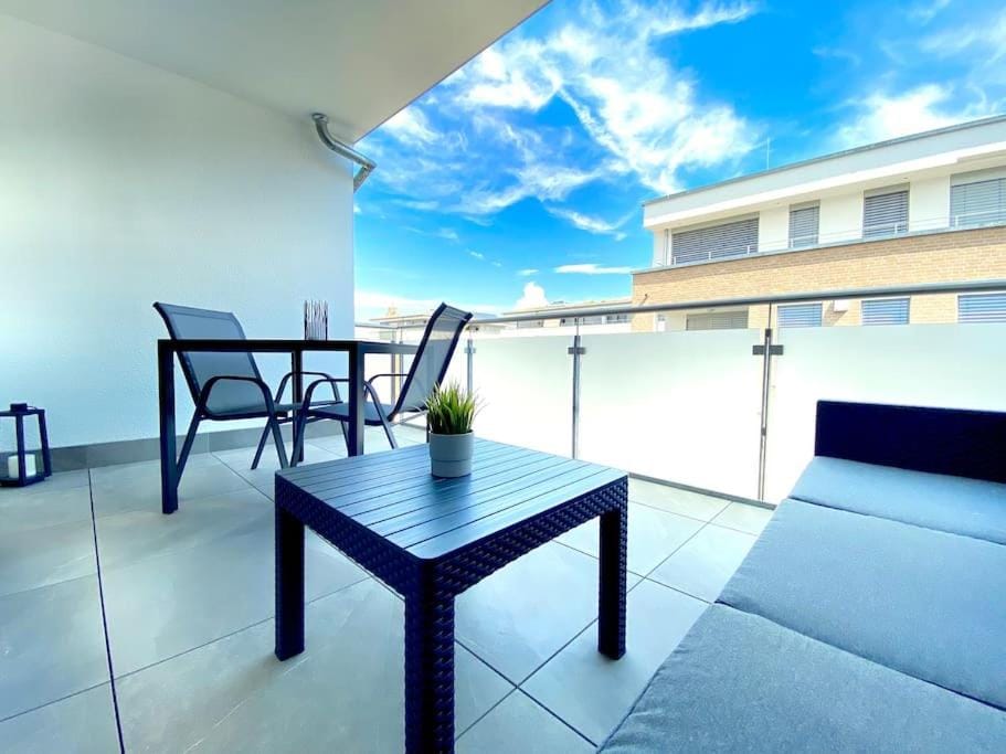 Patio, View (from property/room), Balcony/Terrace, Seating area, Dining area