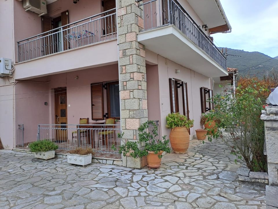 Property building, Patio, Spring, Day, Natural landscape, View (from property/room), Balcony/Terrace, Mountain view, Breakfast