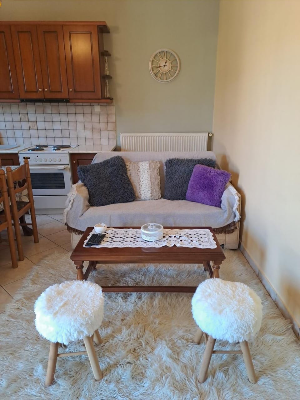 Kitchen or kitchenette, Living room, Seating area, Dining area, internet