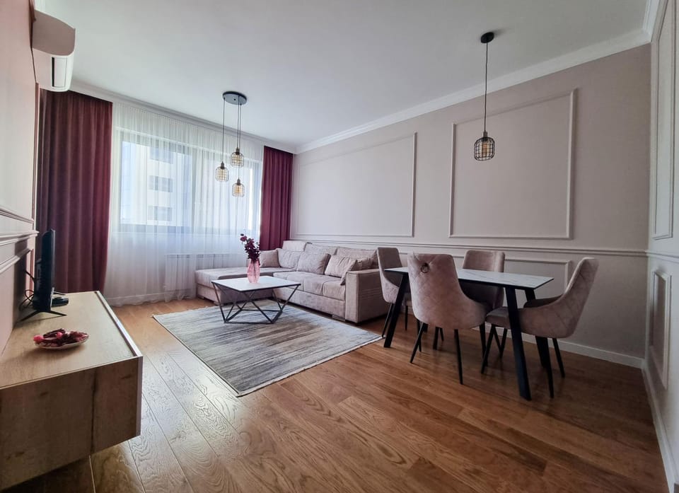 TV and multimedia, Living room, Seating area, Dining area, air conditioner