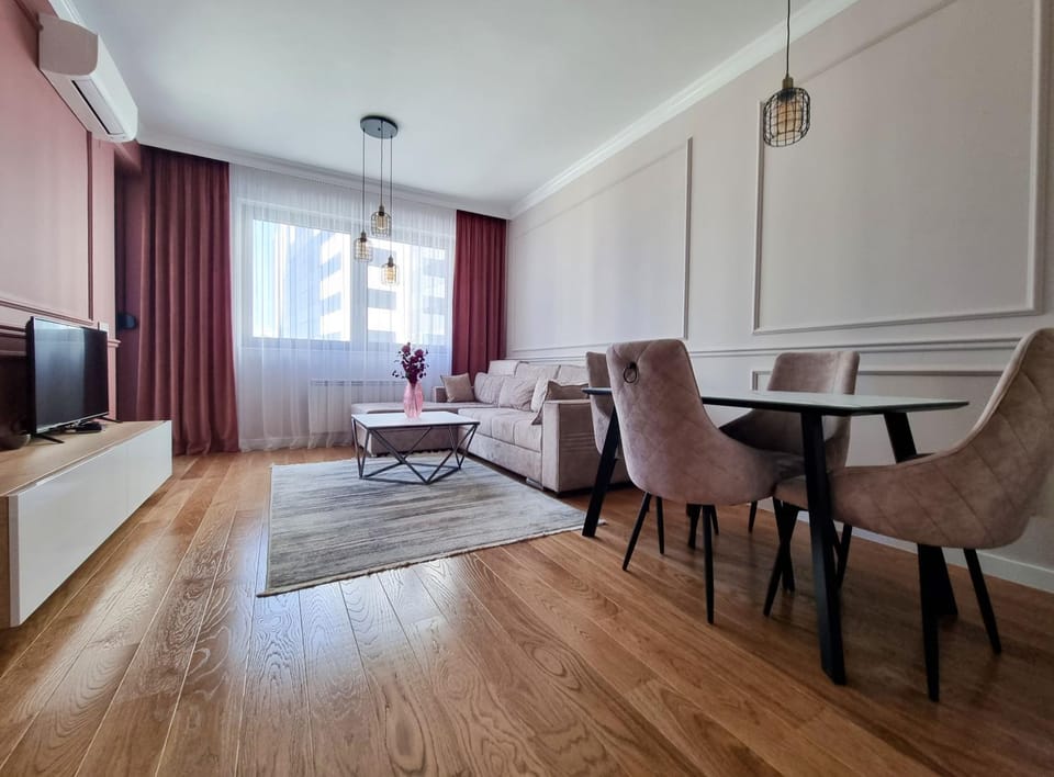 TV and multimedia, Living room, Seating area, Dining area, air conditioner