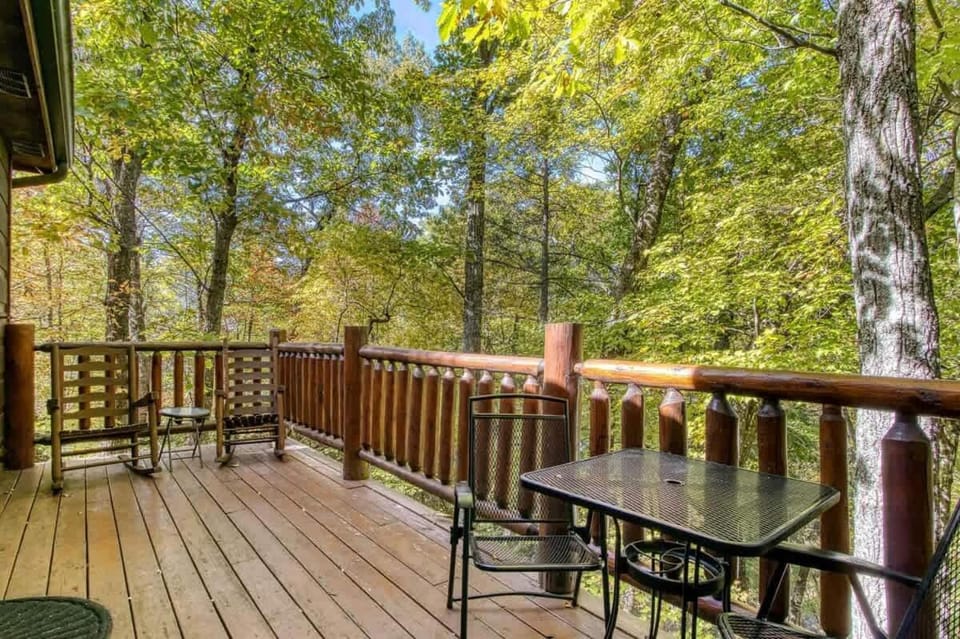 Whispering Pines by Beyond Expectations w Hot Tub House in Sevier County