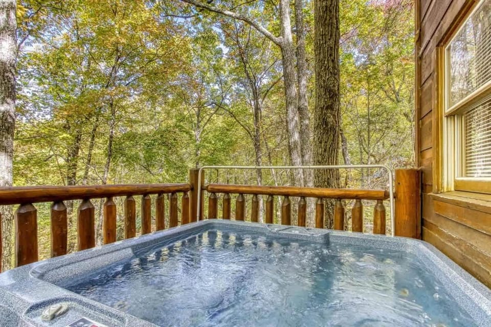 Whispering Pines by Beyond Expectations w Hot Tub House in Sevier County