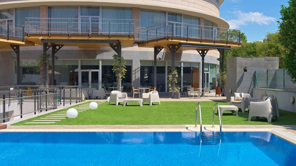 Balcony/Terrace, Swimming pool