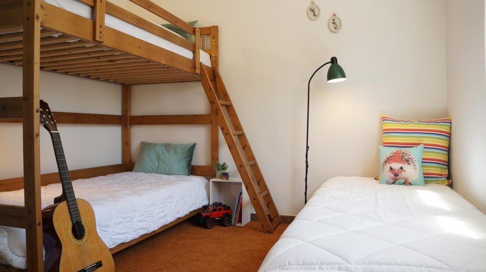 Bedroom, bunk bed