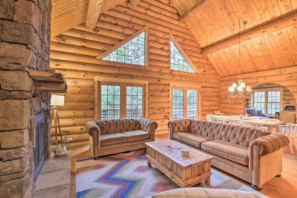 Splendid Family Cabin w/ Hot Tub & Grill! Cabin in Lake Pepin