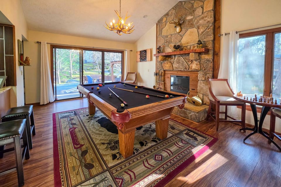 Hot Tub + Fire Pit: Creekside Gatlinburg Getaway! House in Sevier County