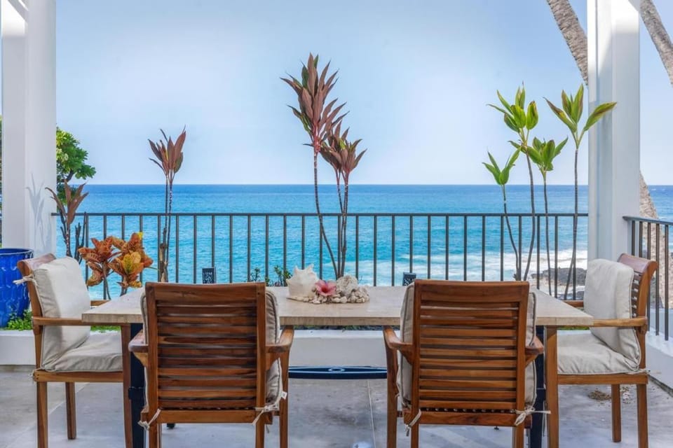 Spectacular Oceanfront Royal Sea Cliff 209 by Casago Kona House in Holualoa