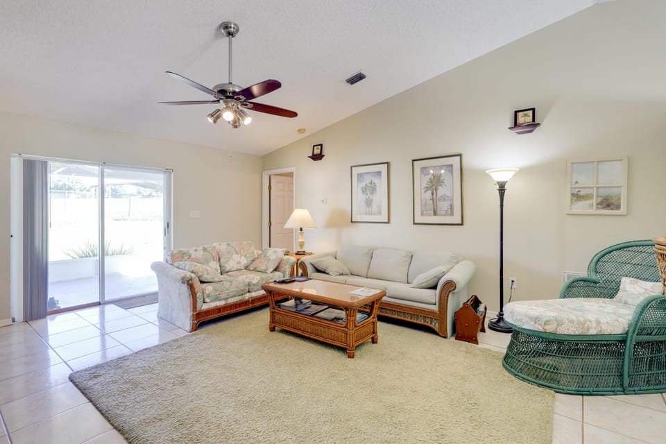 Bright Titusville Retreat w/ Lanai - WFH Friendly! House in Titusville