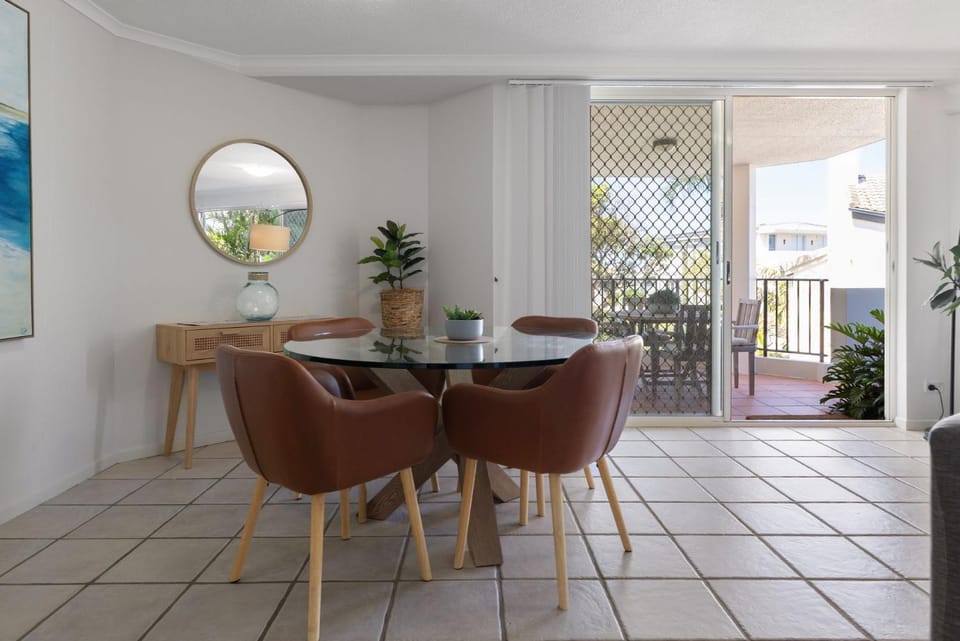 4 Parkshores Coastal Retreat Close to Beach Private Outdoor Spaces Apartment in Sunrise Beach