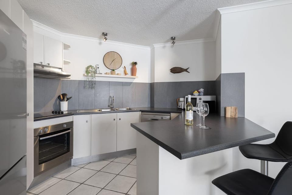 4 Parkshores Coastal Retreat Close to Beach Private Outdoor Spaces Apartment in Sunrise Beach
