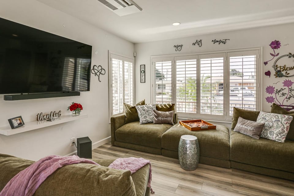 Breeze by the Marina Chula Vista Getaway! House in National City