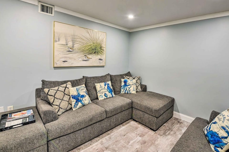 Walk to Ocean: Condo w/ Community Perks on HHI House in Hilton Head Island