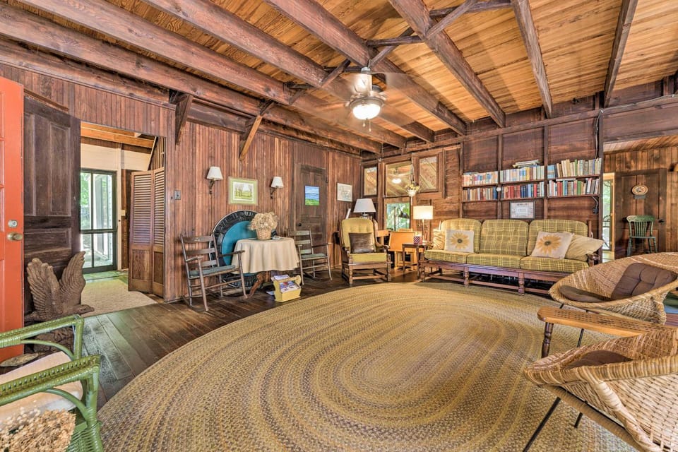 Douglas 'Whispering Winds' Cottage w/ Beach! House in Douglas