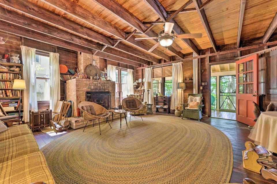 Douglas 'Whispering Winds' Cottage w/ Beach! House in Douglas