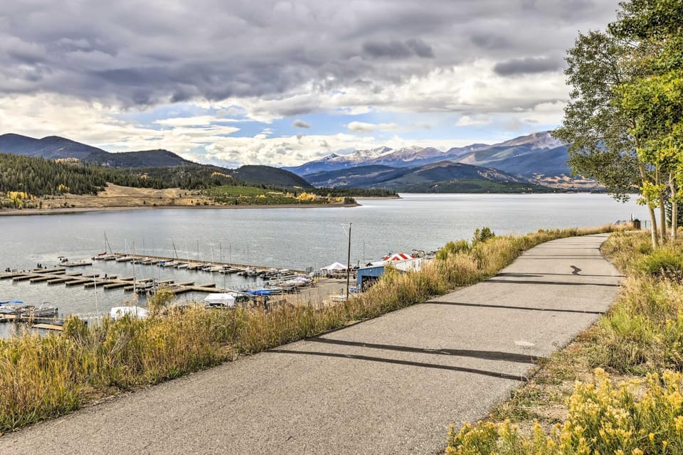 Lakefront Condo w/ Mtn Views in Dillon! House in Dillon