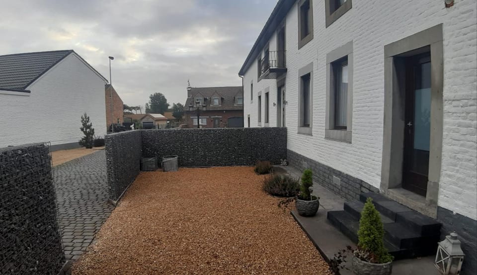 Property building, Garden, Balcony/Terrace