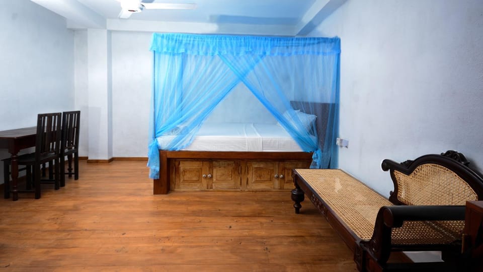 SEVENTY SEVEN GALLE - Double Room Apartment in Galle