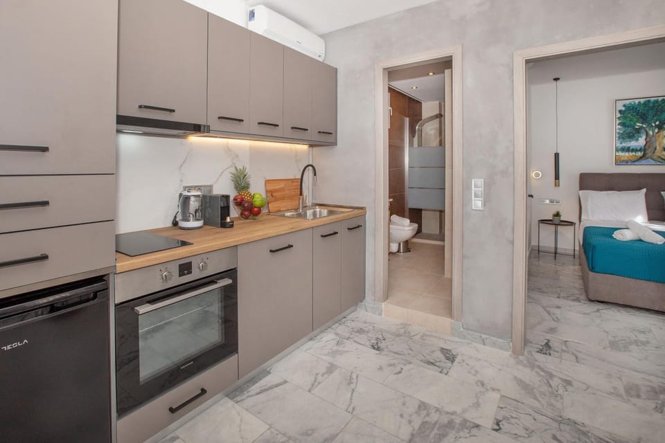 Kitchen or kitchenette, oven, pet friendly, stove