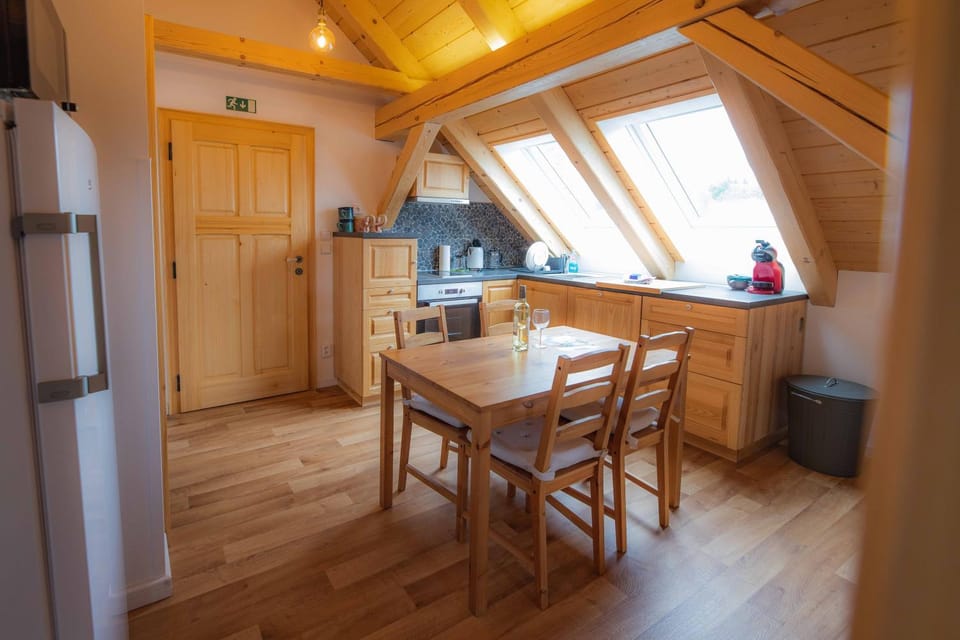 Kitchen or kitchenette, Dining area, dishwasher, minibar, pet friendly, stove