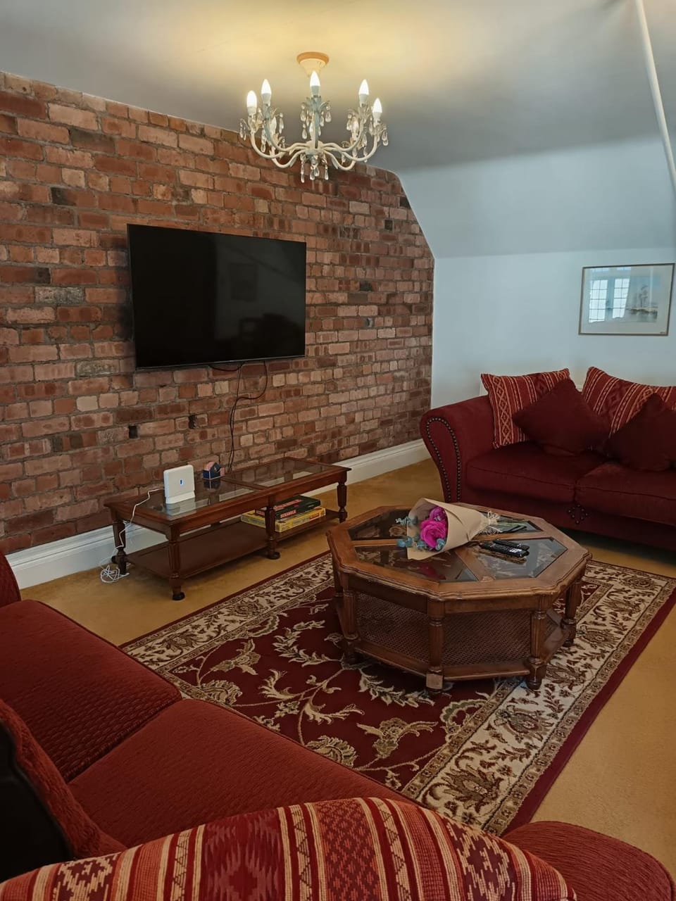 Chandeliers 6 Apartment in Shrewsbury