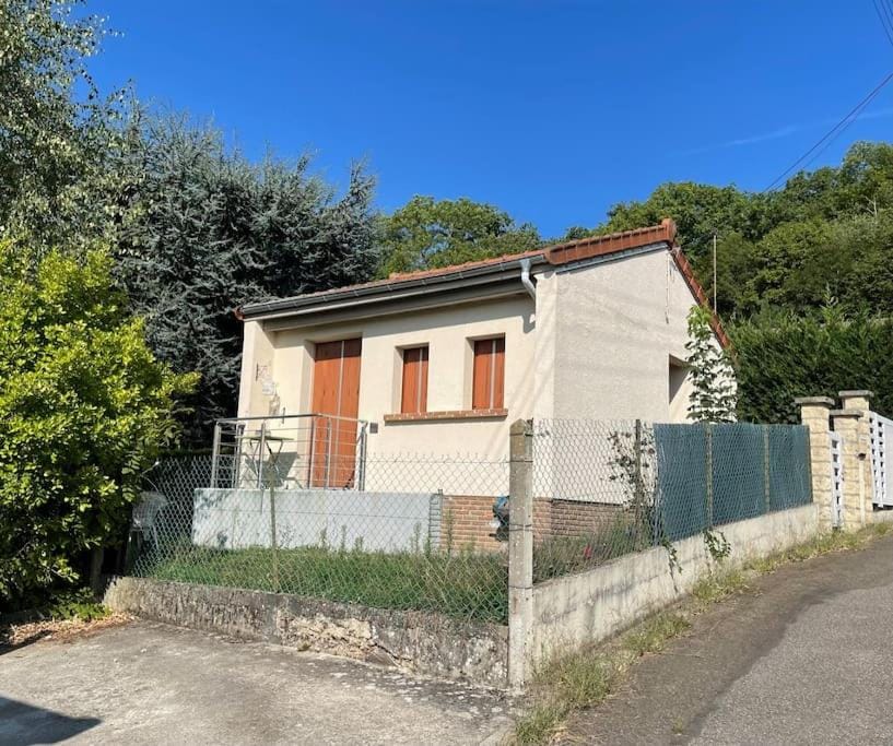 Property building, Day, Garden