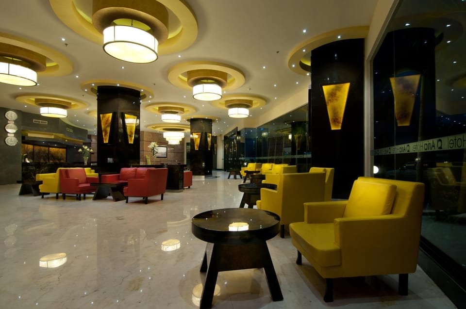 Communal lounge/ TV room, Night, Lobby or reception, Lounge or bar, On site