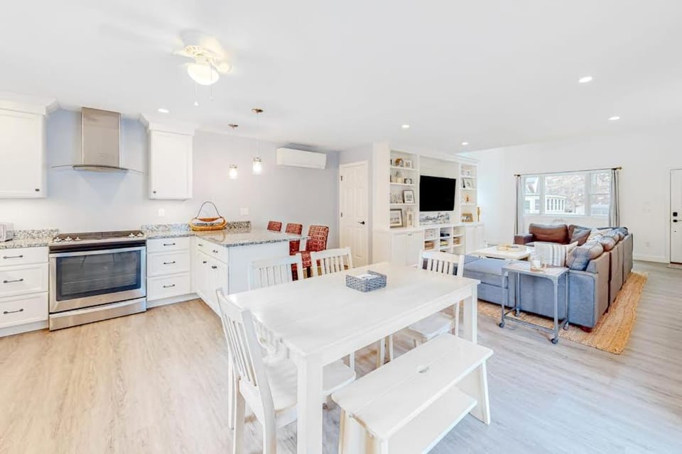 Coastal Gem House in York Beach