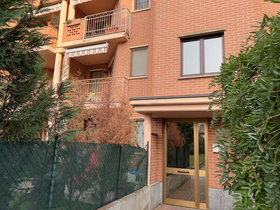 Property building, Day, Balcony/Terrace