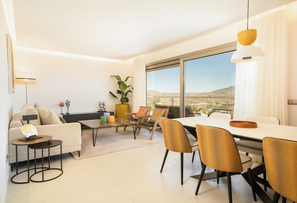 Living room, Dining area, Mountain view